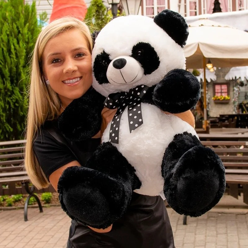 Urso Panda de Pelúcia 67 cm - Com Laço Preto com Bolinhas Brancas