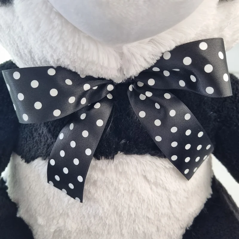 Urso Panda de Pelúcia 67 cm - Com Laço Preto com Bolinhas Brancas